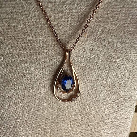 Elegant Rose Gold Necklace with Blue Gemstone - Picture 3 of 13